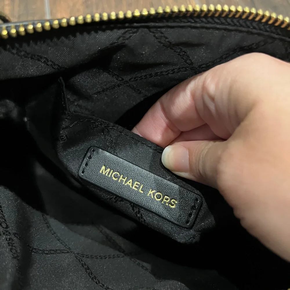 Michael Kors travel bag/pouch crossbody gold hardware travel classic